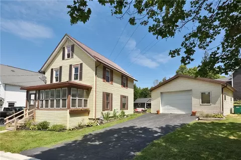 4 Needham St, Perry, NY 14530