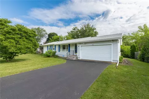 256 Camelot Dr, Rochester, NY 14623