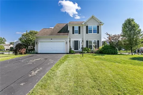790 Green Meadow Dr, Macedon, NY 14502