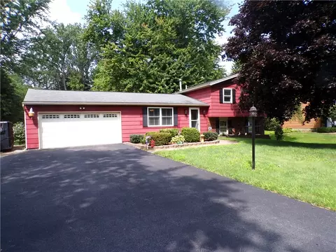 647 Drake Rd, Hamlin, NY 14464