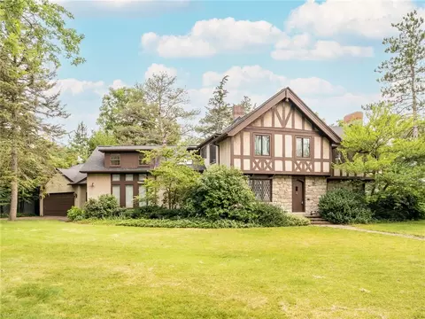 100 Edgeview Ln, Rochester, NY 14618