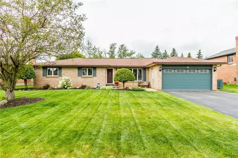 75 Country Place Ln, Greece, NY 14612