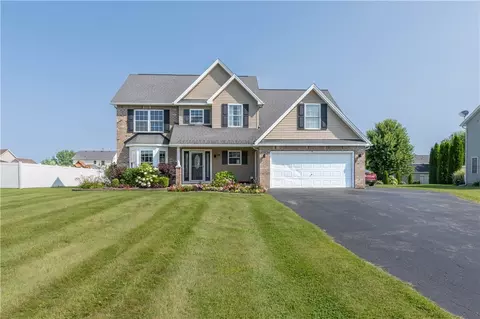 10 Fallwood Ter, Parma, NY 14468