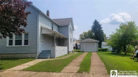 27 E Doughty St, Dunkirk, NY 14048