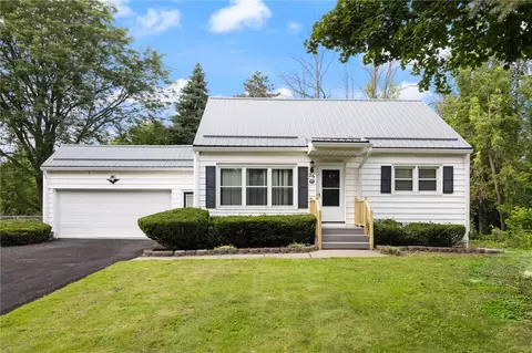 26 Terrel Dr, Webster, NY 14580