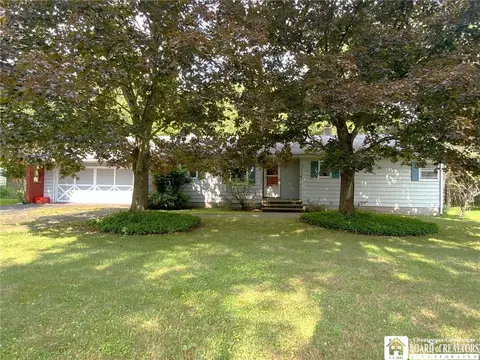 97 Sanford Dr, Jamestown, NY 14701