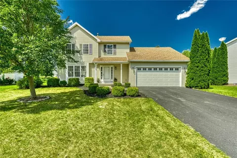154 Fitzpatrick Trl, West Henrietta, NY 14586