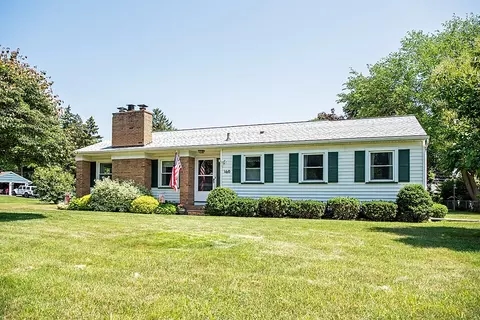 160 Brookview Dr, Irondequoit, NY 14617