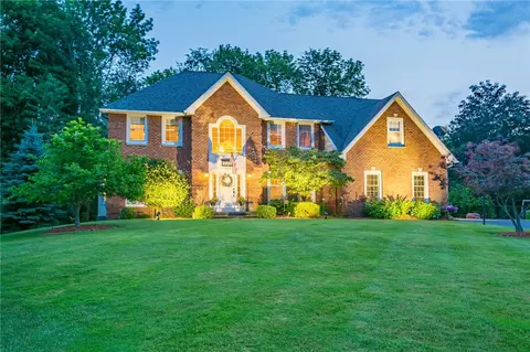 255 Totem Trl, Irondequoit, NY 14617
