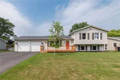 22 Tallwood Dr, Parma, NY 14468