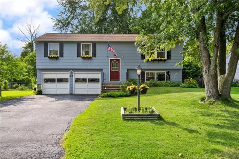 75 Sperry Dr, Henrietta, NY 14467