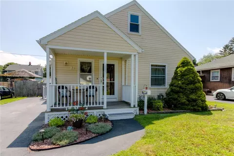81 Birchwood Dr, Irondequoit, NY 14622