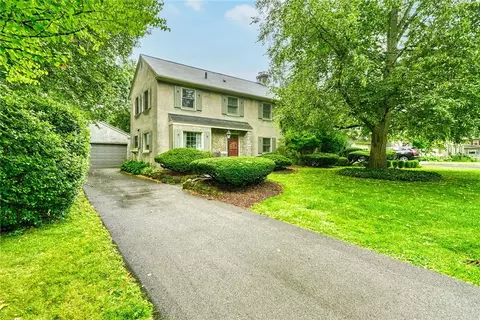 106 Commonwealth Rd, Rochester, NY 14618