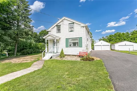 13 Erie St N, Macedon, NY 14502