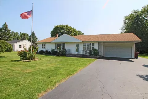 950 Elmgrove Rd, Gates, NY 14624
