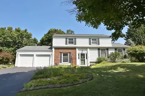 7 Old Brick Cir, Pittsford, NY 14534