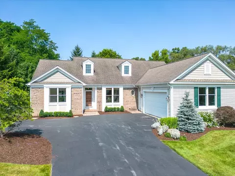 9 Connemara Dr, Pittsford, NY 14534