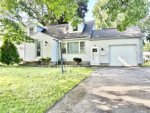 44 Knob Rd, Greece, NY 14626