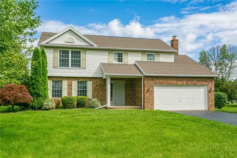 268 Hartsville Ln, Webster, NY 14580