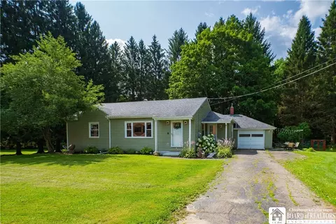 23 School St, Harmony, NY 14767