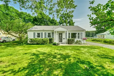 292 Wellington Rd, Webster, NY 14580