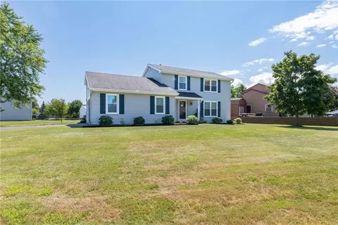 3 Newcomb Dr, Parma, NY 14468