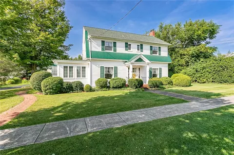 15 Sprague St, Naples, NY 14512