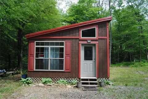 25 Locust Ln, Hamlin, PA 16735