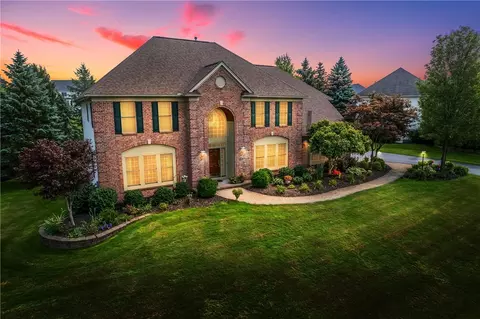 15 Thomas Grv, Pittsford, NY 14534