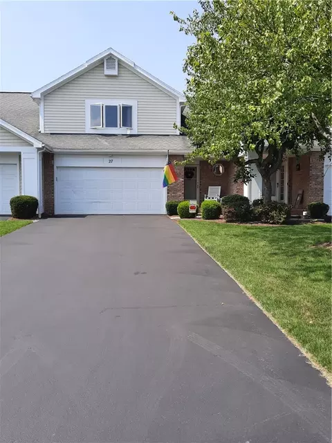 27 Old Settlers Dr, Pittsford, NY 14534