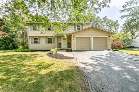 6163 Fawn Meadow St, Farmington, NY 14425