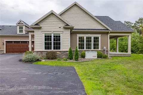 87 Samanthas Way, Pittsford, NY 14534