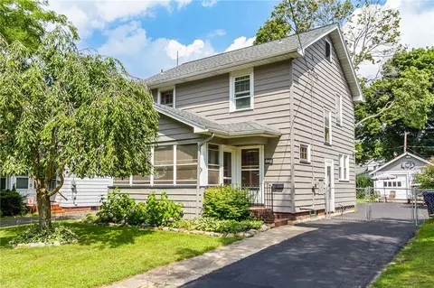 135 Forgham Rd, Greece, NY 14616