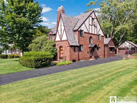 135 Central Ave, Pomfret, NY 14063