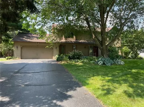 24 Falcon Trl, Pittsford, NY 14534