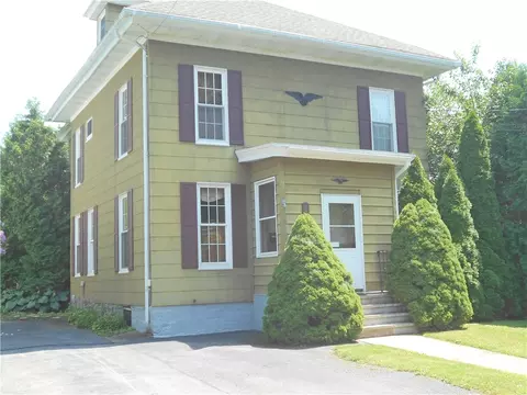 26 Mann St, Auburn, NY 13021