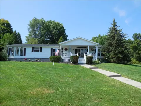 99 King St, Mentz, NY 13140