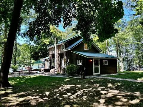 8123 Robin Rd, Wolcott, NY 14590