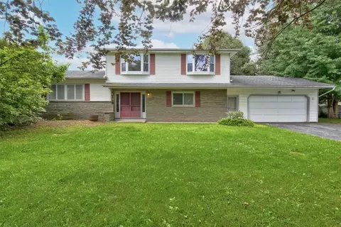 67 Railroad Mills Rd, Pittsford, NY 14534