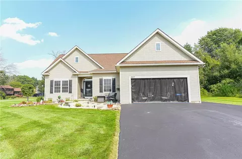337 N Creek Xing, Greece, NY 14612