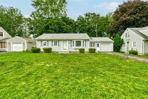 95 Sierra Dr, Greece, NY 14616
