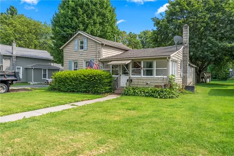 79 Pleasant St, Phelps, NY 14532