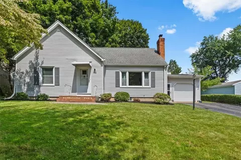 96 Longcroft Rd, Irondequoit, NY 14609