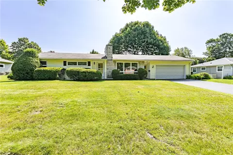 157 Highledge Dr, Penfield, NY 14526