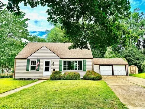 2 Crescent Ct, Batavia, NY 14020