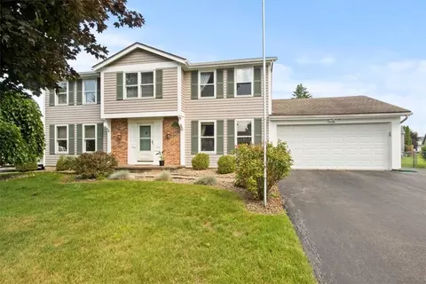 28 Roxwood Dr, Greece, NY 14612