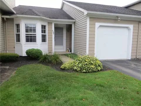 107 Nadine Dr, Webster, NY 14580