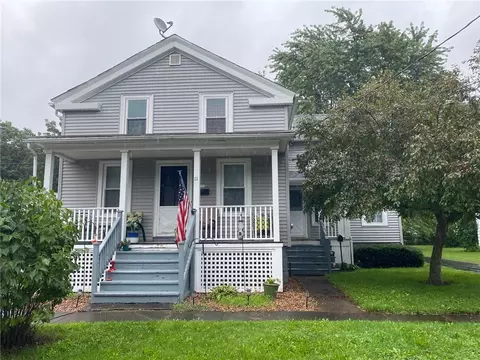 9-11 Orchard St, Murray, NY 14470