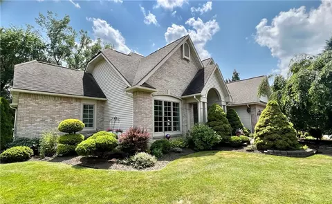 5 Persimmon Dr, Perinton, NY 14526