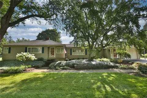 2 Evergreen Dr, Riga, NY 14428